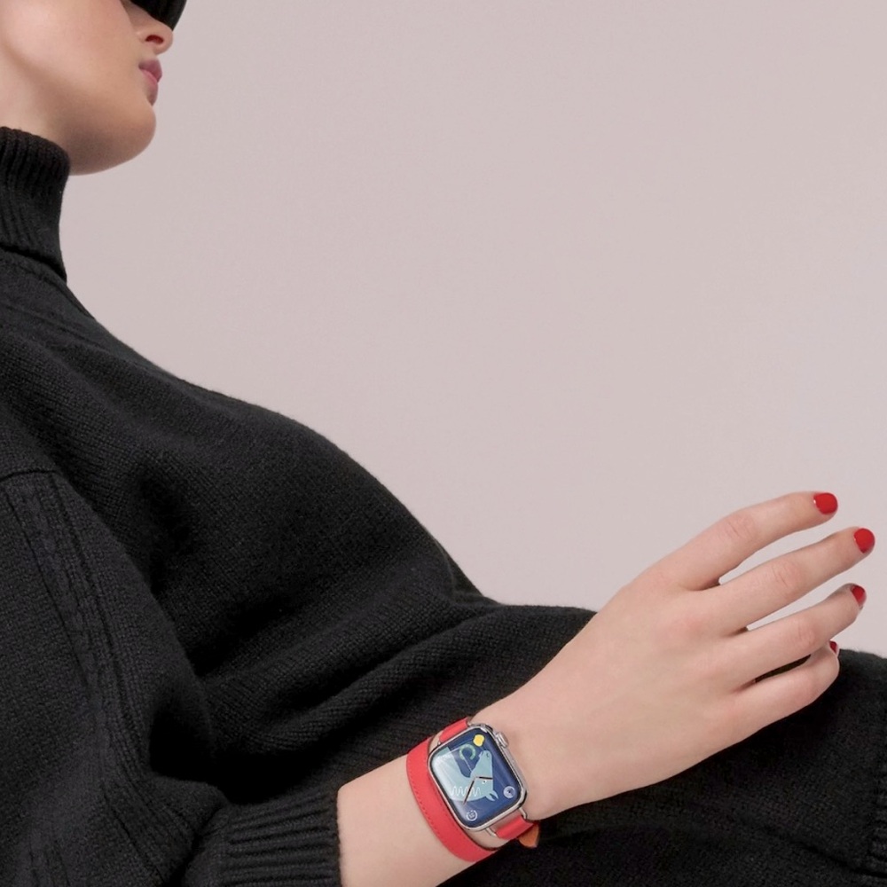 Hermès Apple Watch leather band in Rose Texas